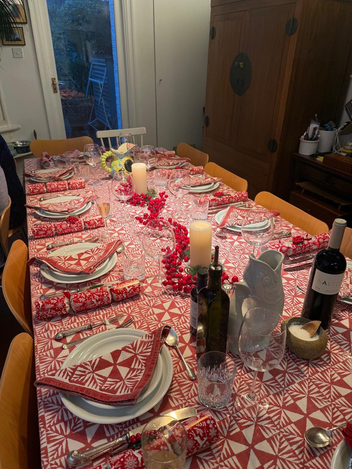 Nappe Géométrique Rouge - Disponible en 3 Tailles