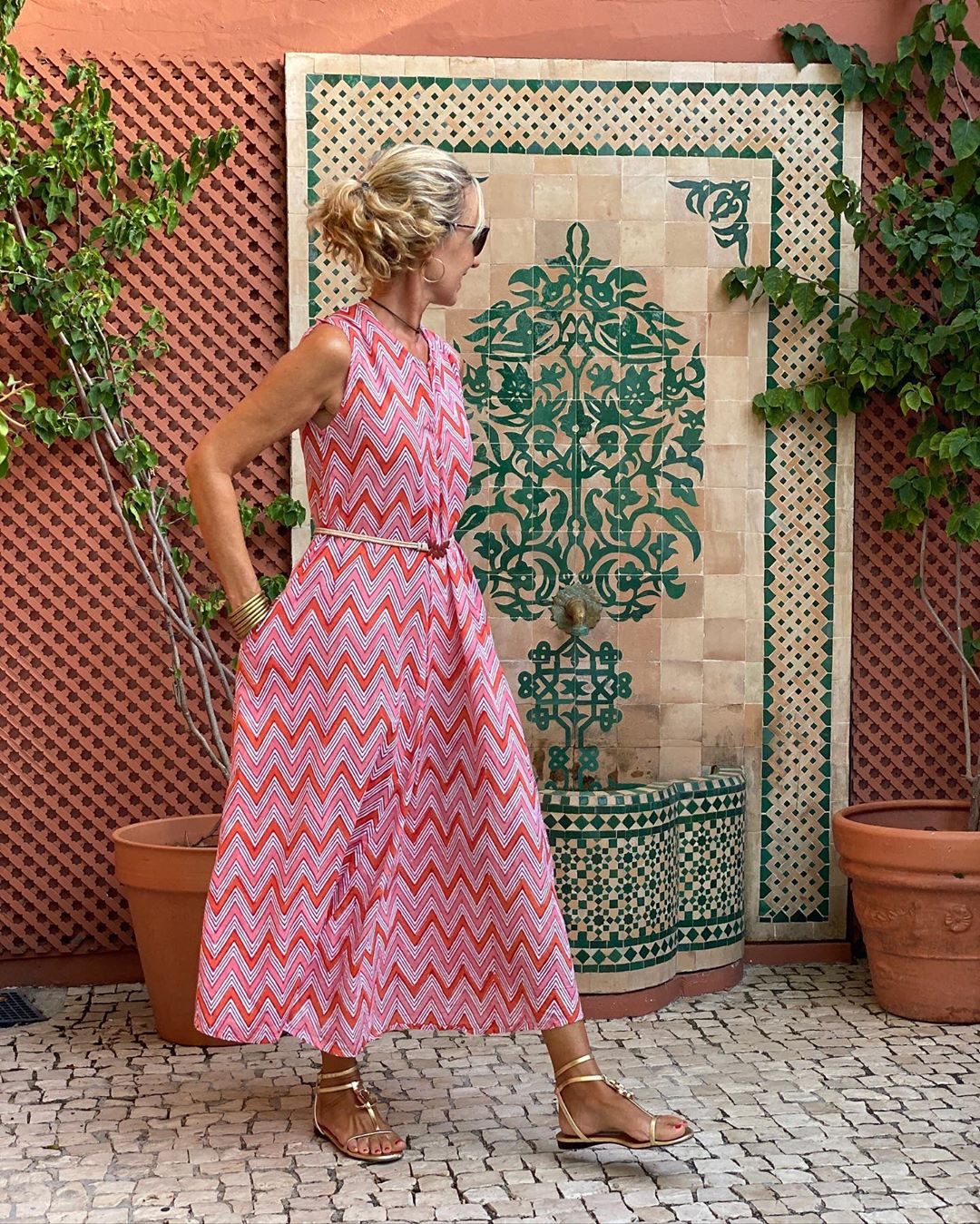 Ärmelloses Midikleid – Kanebo – Pink und Orange