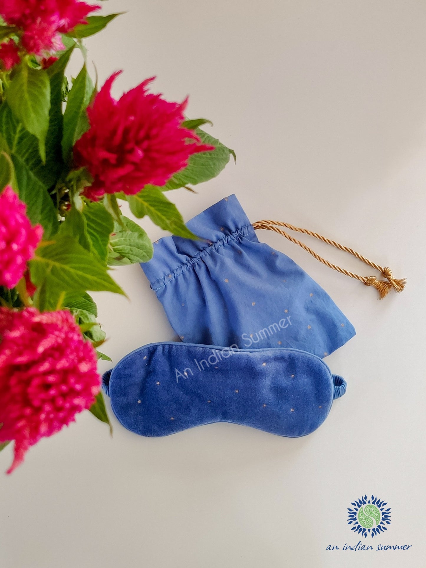 Masque pour les yeux en velours - Bleu poudre avec étoiles dorées