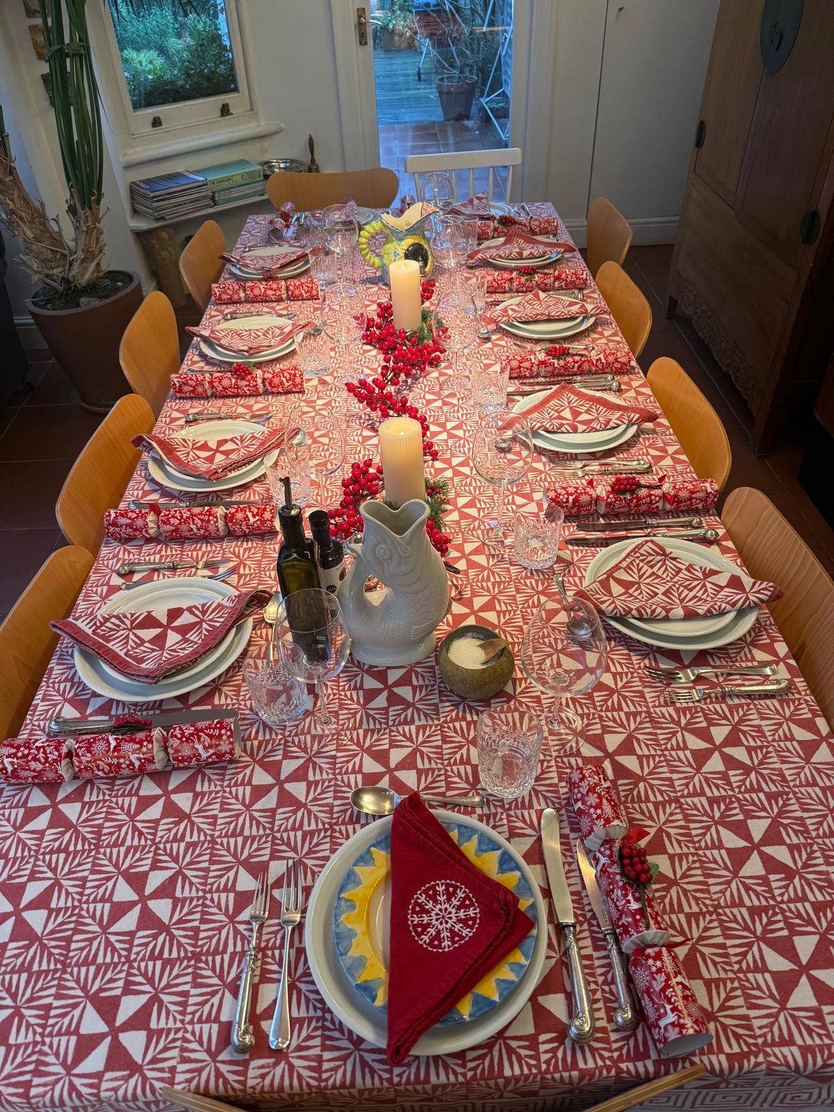 Nappe Géométrique Rouge - Disponible en 3 Tailles