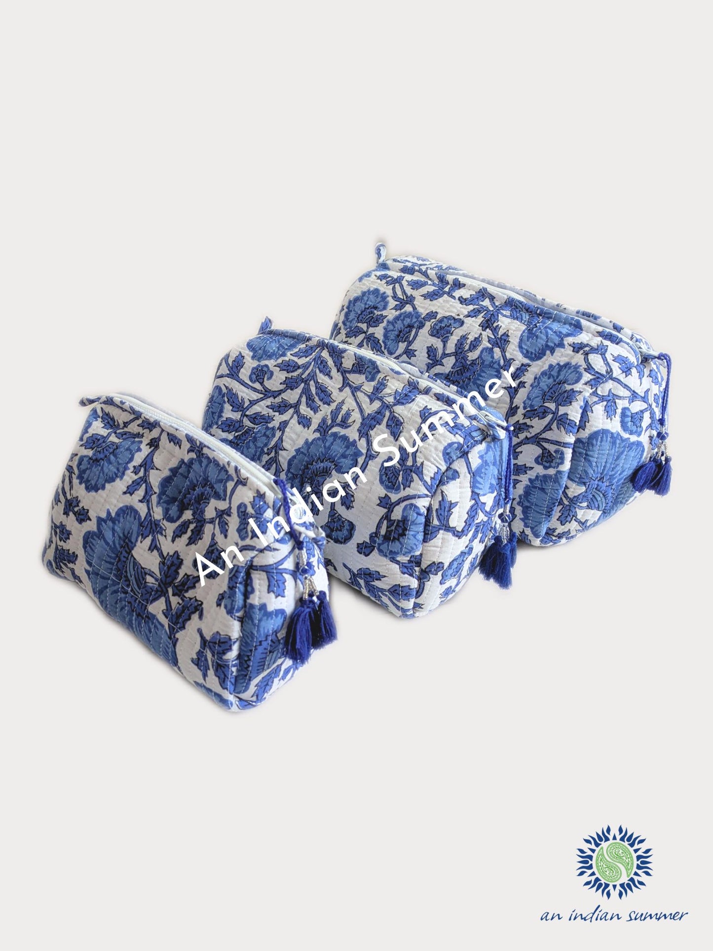 Washbags Floral White & Blue