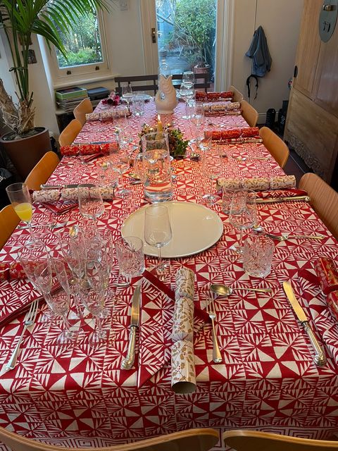 Nappe Géométrique Rouge - Disponible en 3 Tailles